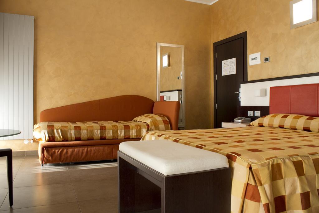 Hotel Dei Nani Iesi Room photo